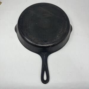 Vintage Griswold No 8 (704L) Cast Iron Skillet